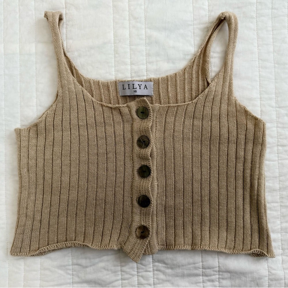 Lilya Ribbed Button-Up Crop Top in Beige